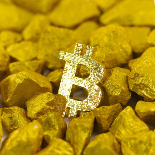 直播：分析师下调比特币价格目标，市场动能减弱——以下是仍然看好比特币的分析师（以及不看好比特币的分析师）
