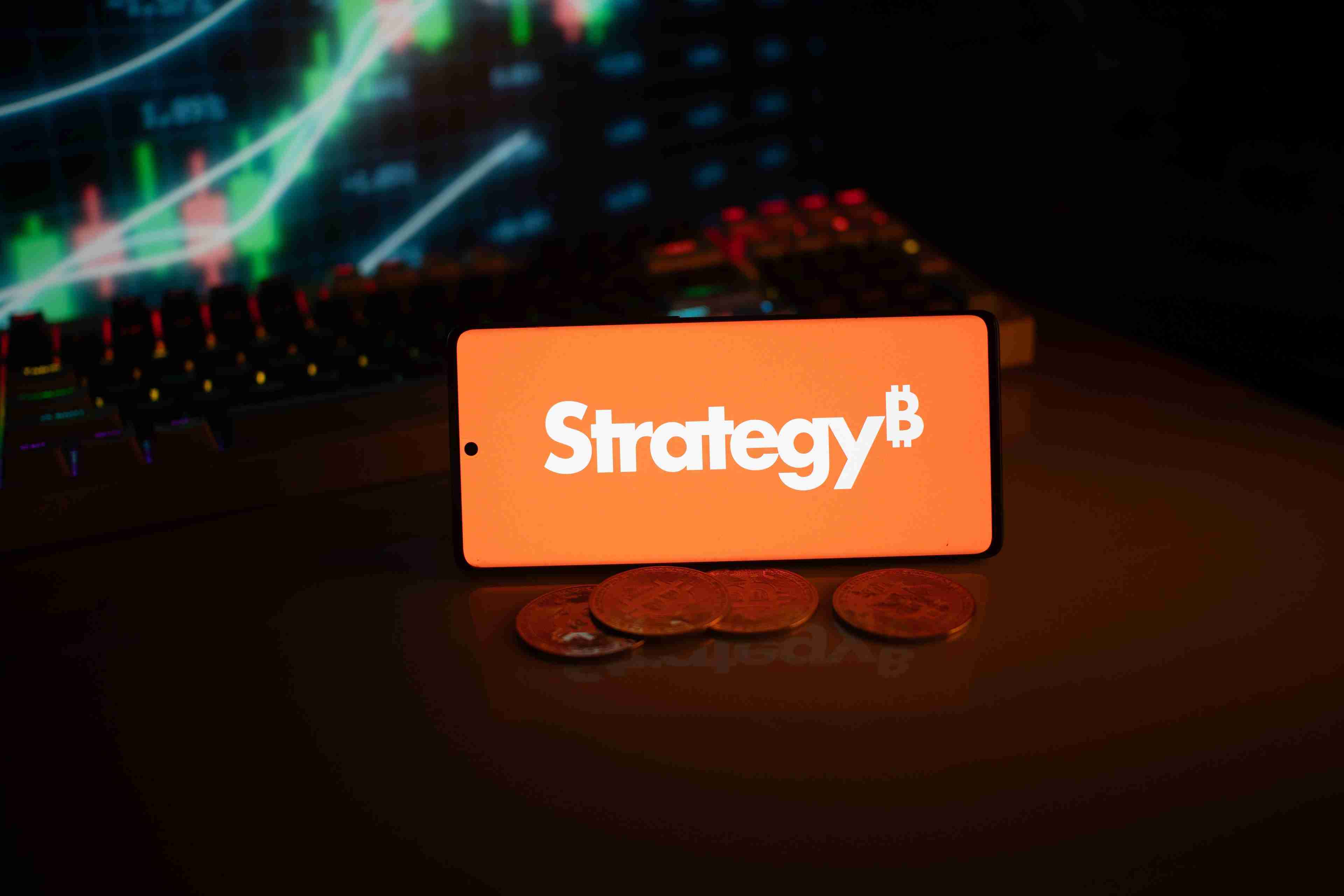 Strategy 又将价值 10 亿美元的比特币转移至 Fidelity，同时瑞穗银行加倍押注比特币目标价位为 484 美元。