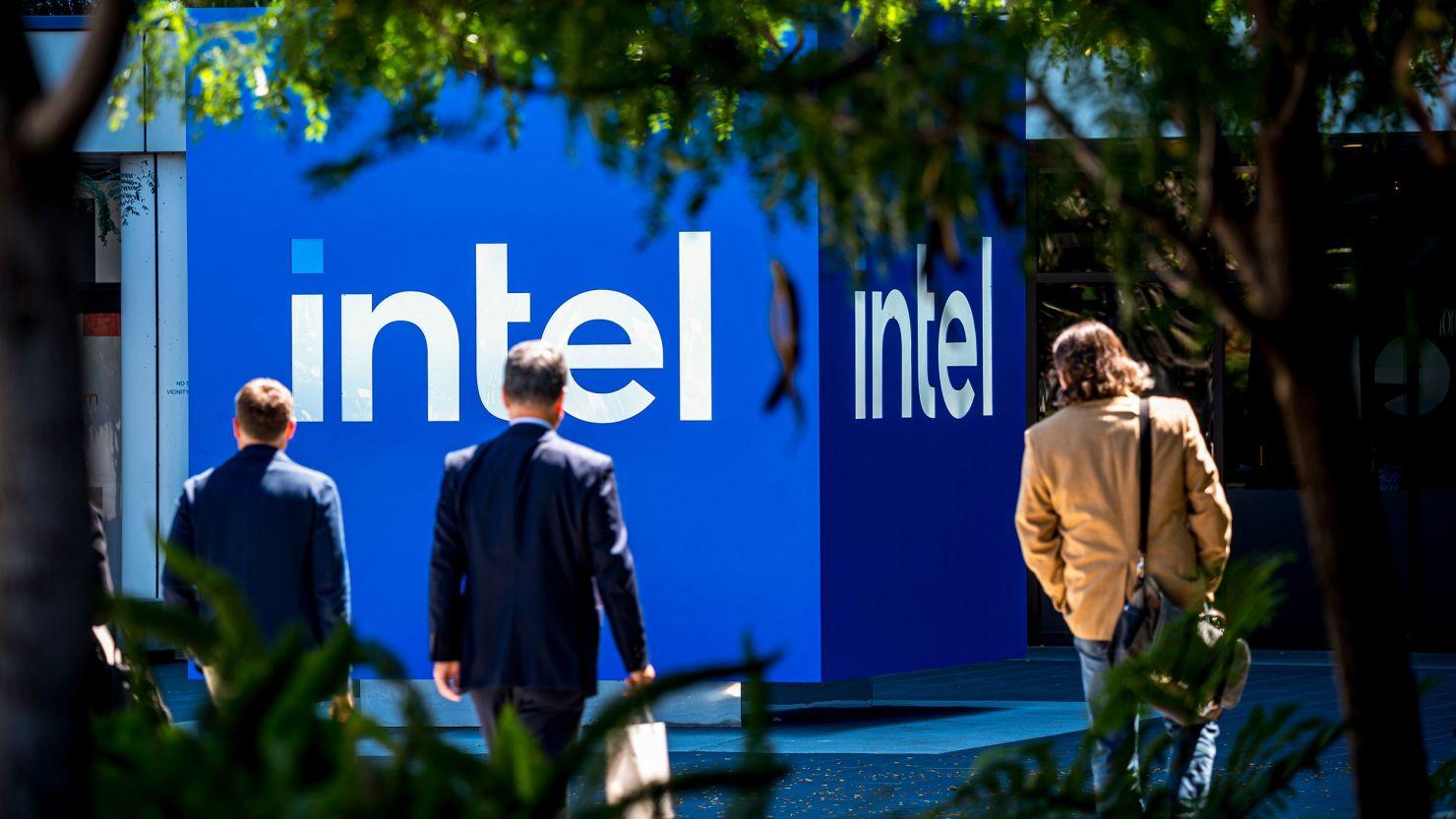 英特尔 (INTC) 缩小与英伟达的差距，宣布 GPU 开发计划